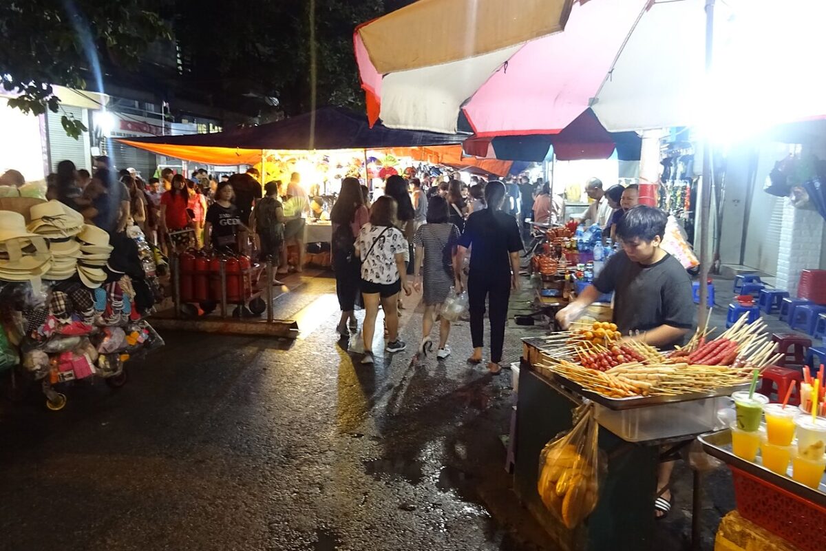 Chợ đêm Phố cổ Hà Nội