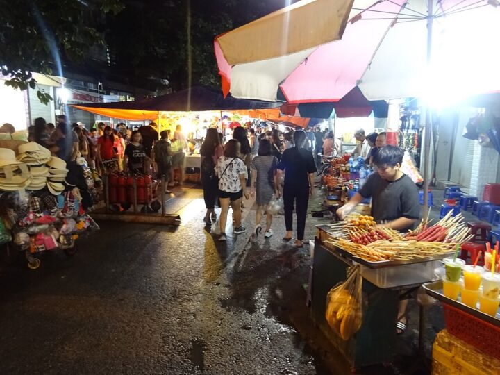 Chợ đêm Phố cổ Hà Nội